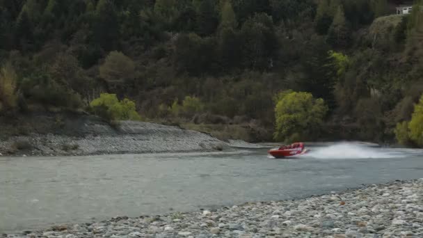 Queenstown Říjen 2018 Lidé Požívající Tryskové Jízdy Řece Shotover Která — Stock video