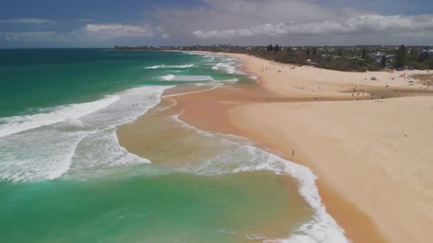 มมองโดรนทางอากาศของชายหาดและทะเลสาบ Currimundi Caloundra Sunshine Coast Queensland Australia — วีดีโอสต็อก