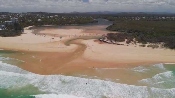 Luchtfoto Drone Uitzicht Strand Currimundi Lake Caloundra Sunshine Coast Queensland — Stockvideo