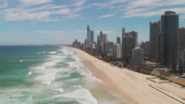 Surfers Paradise Beach Vanuit Een Luchtfoto Drone Perspectief Gold Coast — Stockvideo