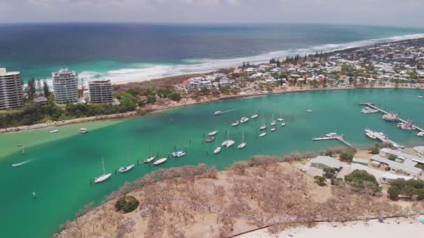 Drone Vista Famosa Praia Mooloolaba Marina Dia Ensolarado — Vídeo de Stock