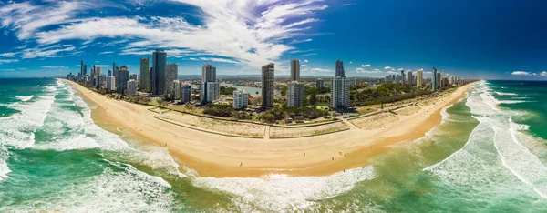 Surfers Paradise Beach a partir da perspectiva aérea drone, Gold Coast — Fotografia de Stock