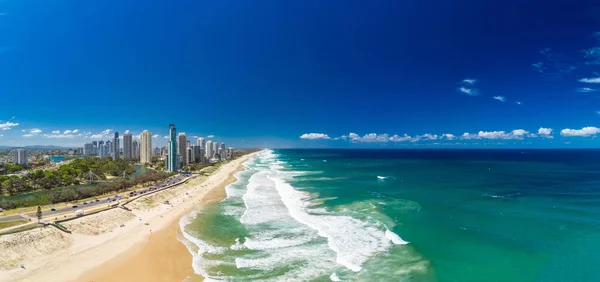 Surfers Paradise tengerpart légi drone szempontból, Gold Coast — Stock Fotó