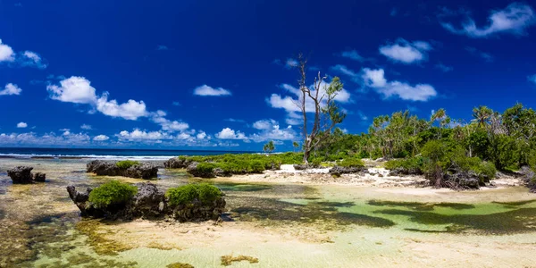 Eton Beach, Efate Island, Vanuatu, near Port Vila - famous beach — Stock Photo, Image