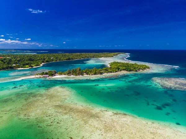 Drone vista aerea dell'isola di Erakor, Vanuatu, vicino a Port Vila — Foto Stock