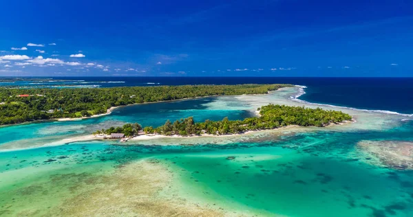 Vista aérea drone da Ilha de Erakor, Vanuatu, perto de Port Vila — Fotografia de Stock