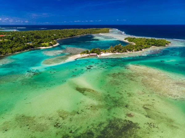 Vista aérea del dron de la isla de Erakor, Vanuatu, cerca de Port Vila —  Fotos de Stock