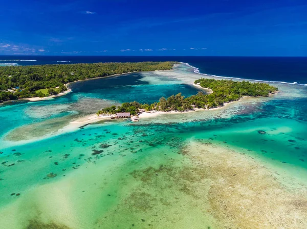 Drone vista aerea dell'isola di Erakor, Vanuatu, vicino a Port Vila — Foto Stock