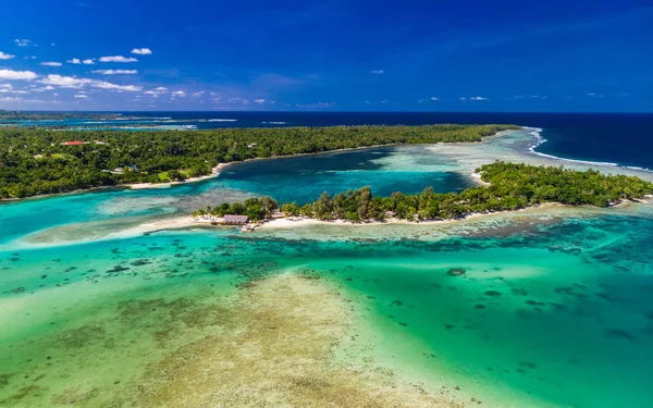 Vista aérea del dron de la isla de Erakor, Vanuatu, cerca de Port Vila —  Fotos de Stock