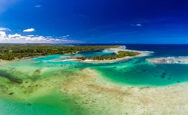 Drohne Luftaufnahme der Insel Erakor, Vanuatu, in der Nähe von Port Vila — Stockfoto