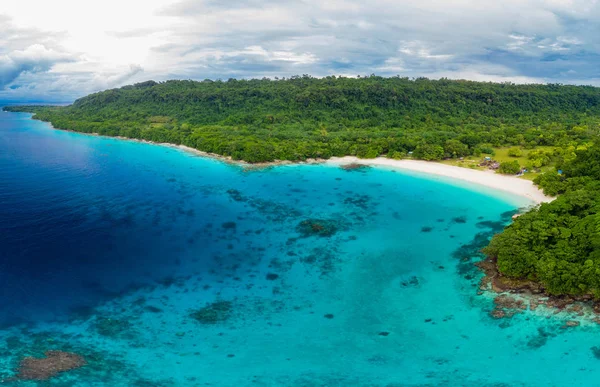 Champagne Beach, Vanuatu, Isla Espiritu Santo, cerca de Luganville —  Fotos de Stock