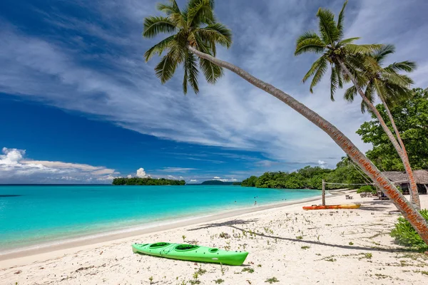 Port Orly playa de arena con palmeras, Isla Espiritu Santo, Va — Foto de Stock