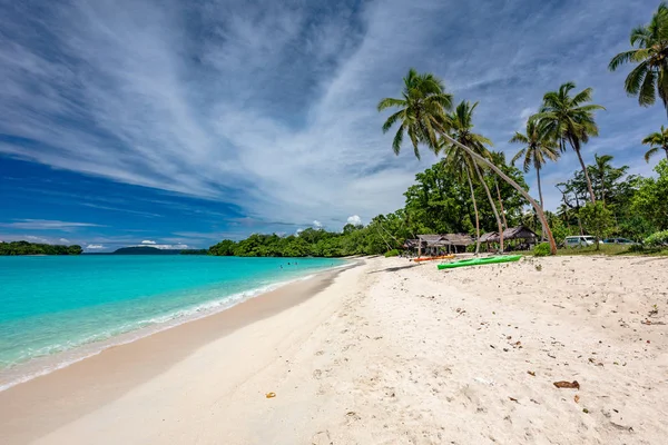 Port Orly sandy beach with palm trees, Espiritu Santo Island, Va — Stock Photo, Image