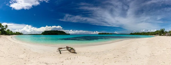 Port Orly playa de arena con palmeras, Isla Espiritu Santo, Va — Foto de Stock