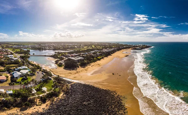 Légi drone kilátás Bargara strandra és környéke, Queensland, — Stock Fotó