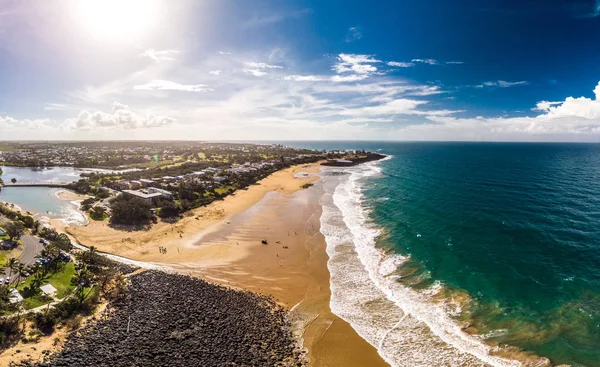 Bargara plajı ve çevresinin havadan insansız hava aracı görünümü, Queensland, — Stok fotoğraf