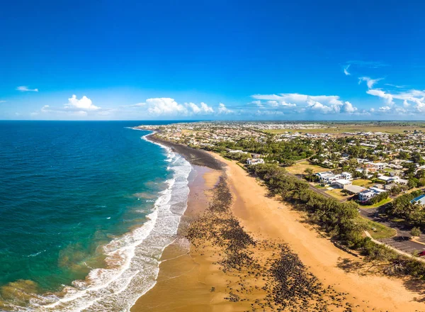 Légi drone kilátás Bargara strandra és környéke, Queensland, — Stock Fotó