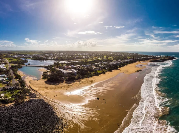 Légi drone kilátás Bargara strandra és környéke, Queensland, — Stock Fotó