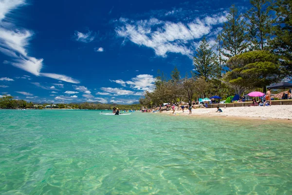Gold Coast, AUS - JAN 12 2019: People enjoying beach activities — Stock Photo, Image
