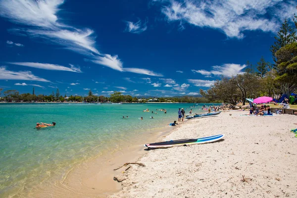 Gold Coast, AUS - JAN 12 2019: People enjoying beach activities — Stock Photo, Image