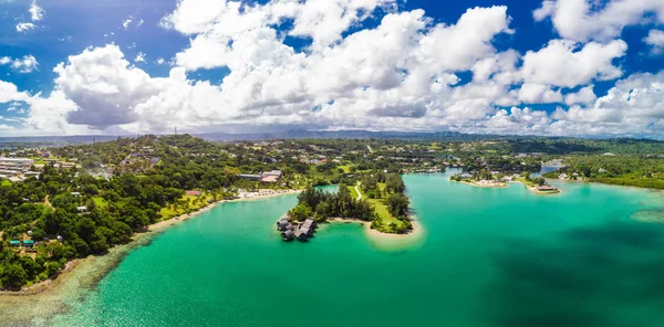 Port Vila, Vanuatu-april 3 2019: luchtfoto drone uitzicht op vakantie — Stockfoto