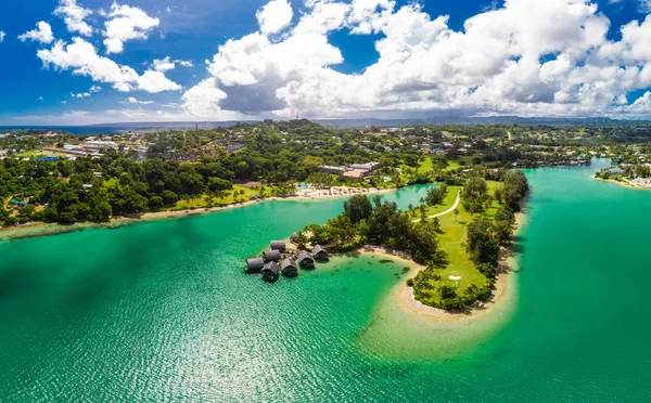 Port Vila, Vanuatu-april 3 2019: luchtfoto drone uitzicht op vakantie — Stockfoto