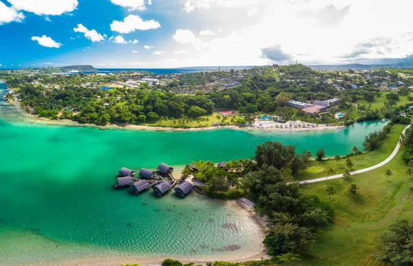 Port Vila, Vanuatu-april 3 2019: luchtfoto drone uitzicht op vakantie — Stockfoto