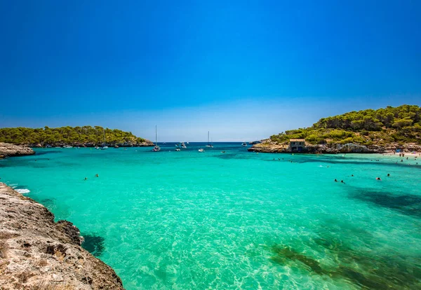 Cala Mondrago 夏のビーチ モンドラゴ自然公園 サンターニィ マロルカ スペイン — ストック写真