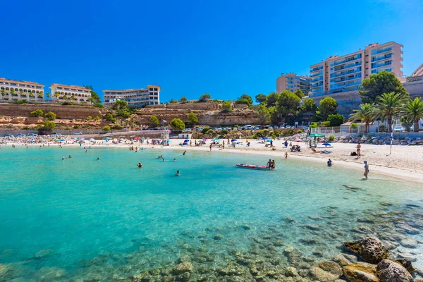 Port Adriano Mallorca Spanien Juli 2020 Touristen Genießen Den Sommertag — Stockfoto