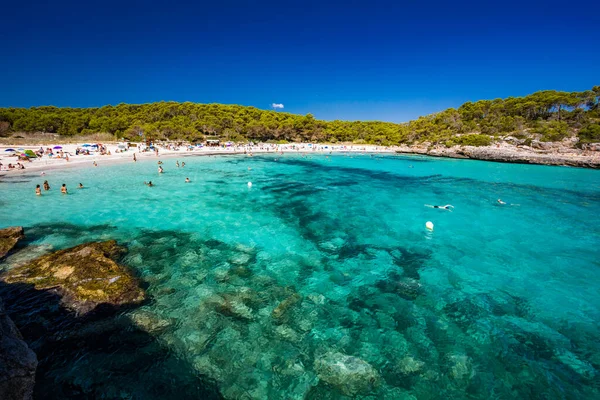 Cala Mondrago Majorka España Julio 2020 Gente Disfruta Famosa Playa —  Fotos de Stock