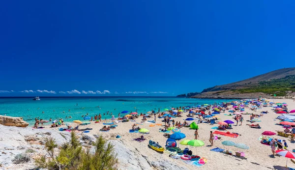 Cala Mesquida Mallorca Spanien Juli 2020 Menschen Genießen Schönen Sandstrand — Stockfoto