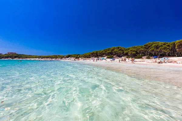 Cala Agulla Mallorca Spain Липня 2020 Люди Насолоджуються Літом Популярному — стокове фото