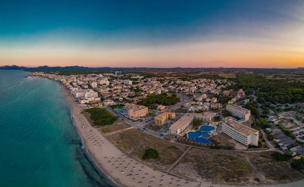Flygdrönare Utsikt Över Kustlinje Med Stranden Playa Muro Mallorca Spanien — Stockfoto