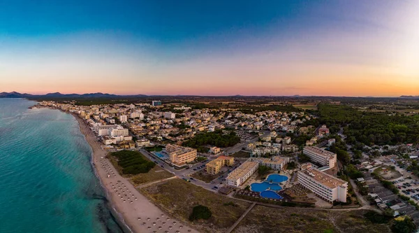 Flygdrönare Utsikt Över Kustlinje Med Stranden Playa Muro Mallorca Spanien — Stockfoto
