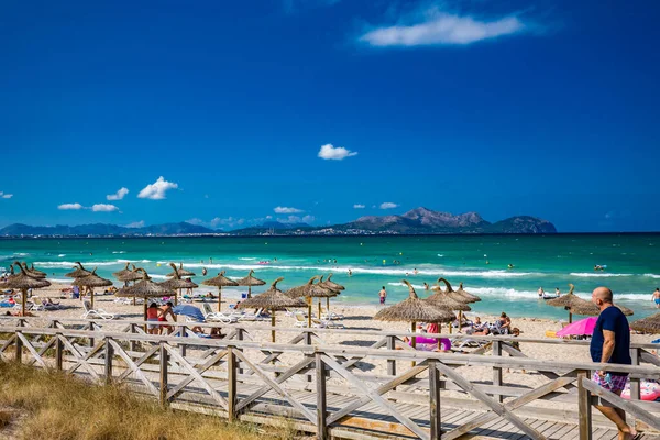 Playa Muro Mallorca Spanien Juli 2020 Menschen Genießen Heißen Sommertag — Stockfoto