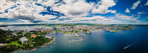 挪威Oderoya的Kristiansand镇和Kvadraturen的Drone视图 — 图库照片