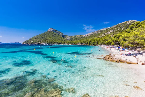 Platja Formentor Maiorca Espanha Julho 2020 Pessoas Desfrutando Praia Popular — Fotografia de Stock