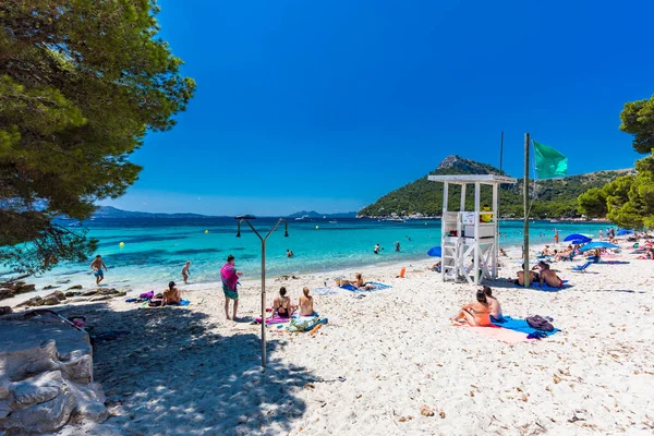 Platja Formentor Mallorca Spanya Temmuz 2020 Nsanlar Yazın Popüler Plajın — Stok fotoğraf