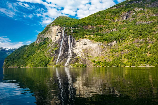 挪威Geirangerfjord的Geiranger峡湾全景和无人驾驶景观 — 图库照片