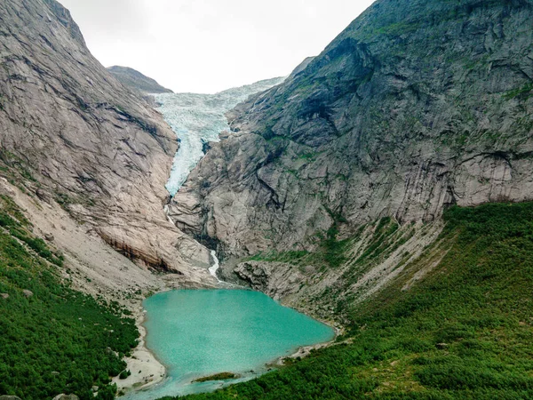 Briksdalsbreen Είναι Ένας Βραχίονας Παγετώνα Του Josedalsbreen Και Μια Λίμνη — Φωτογραφία Αρχείου