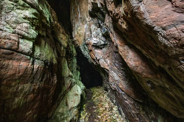 Jaskinia Bremsneshula Averoy Norwegia — Zdjęcie stockowe