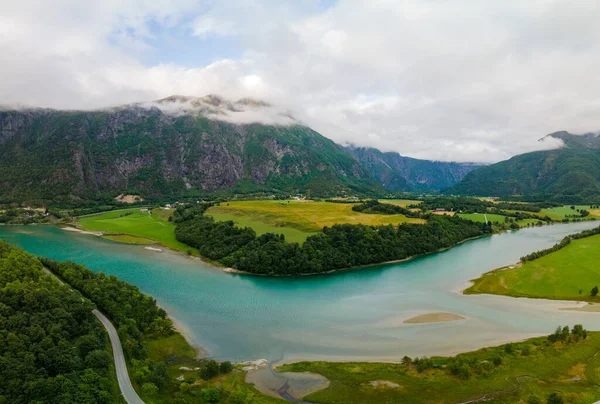 Underbar Flygdrönare Utsikt Över Raumo Älv Berg Och Andalsnes Stad — Stockfoto