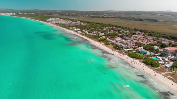 Αεροφωτογραφία Της Παραλίας Στην Playa Muro Μαγιόρκα Ισπανία — Αρχείο Βίντεο