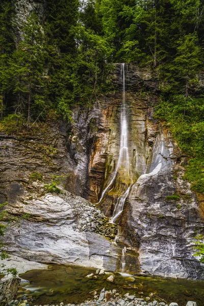 Détails Une Cascade Cachée Dans Forêt Des Carpates — Photo