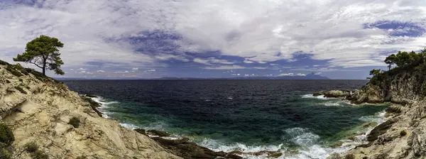 Güzellikler Akdeniz Yunanistan Ile Kristal Renkli Kayalar Bitki Örtüsü Beac — Stok fotoğraf