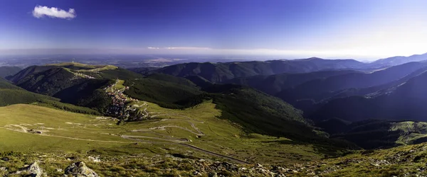 Vista Aérea Complejo Una Montaña Día Verano — Foto de Stock