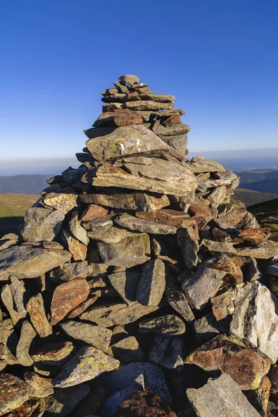 Hromada Kamení Uspořádaná Tak Aby Označovala Vrchol Hory — Stock fotografie