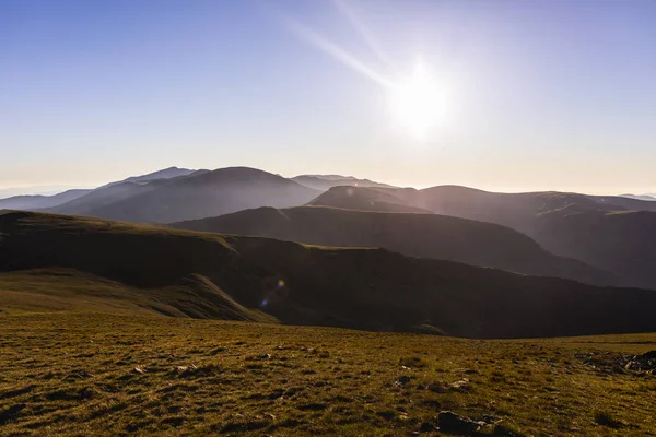 Krajina Krásný Západ Slunce Vrcholcích Hor — Stock fotografie