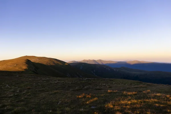 Zomer Landschap Met Hoge Bergen Wolken Een Zomerdag — Stockfoto