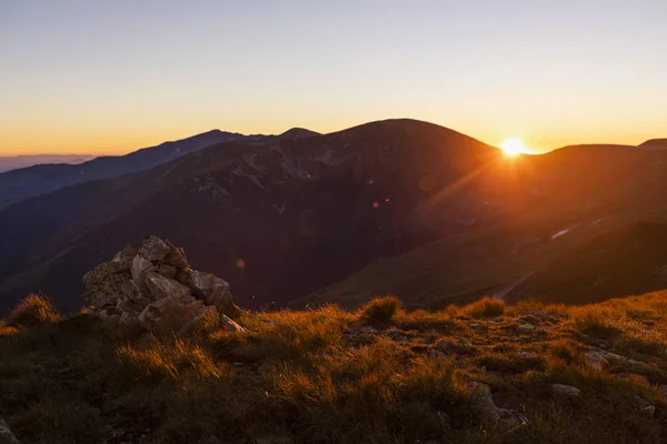 Krajobraz Piękny Zachód Słońca Szczycie Góry — Zdjęcie stockowe